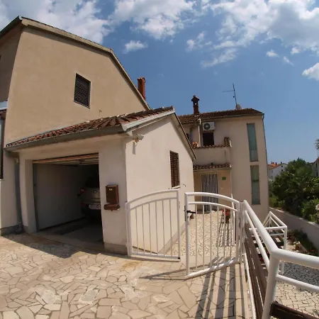 Apartment With Parking Space - 20809