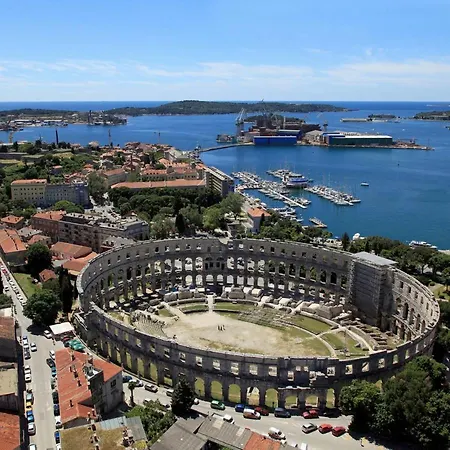 With Parking Space - 20809 Apartment Pula
