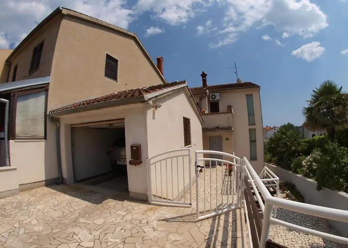 Apartment With Parking Space - 20809