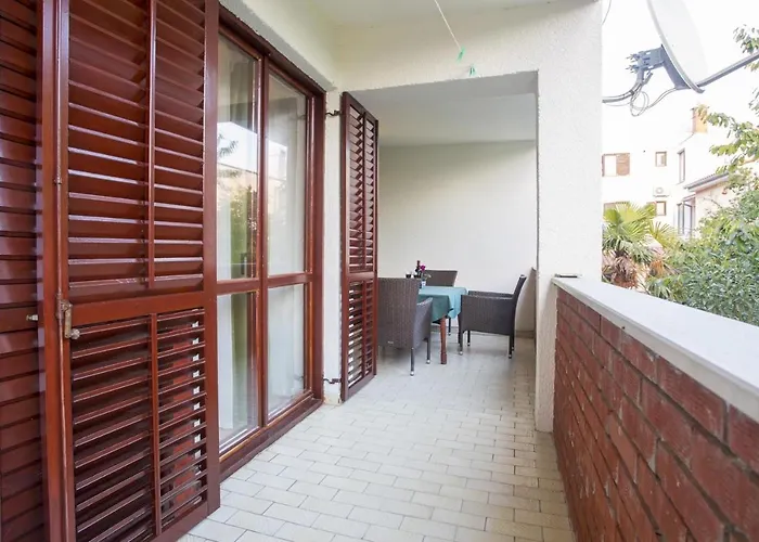 Apartment With Parking Space - 20809