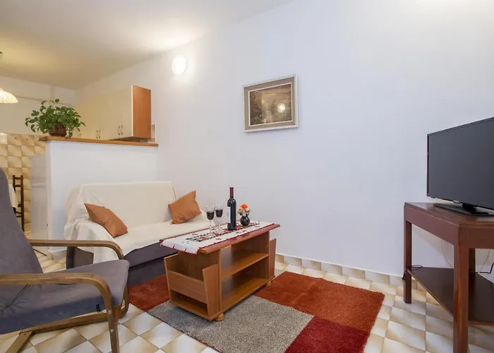 Apartment With Parking Space - 20809 *